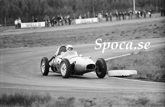 Lars Bjuhr i sin Elva vid Velodromloppet 1964